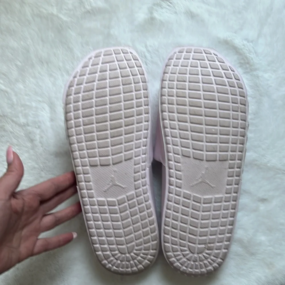 Jordan’ Slides - Picture 9 of 9